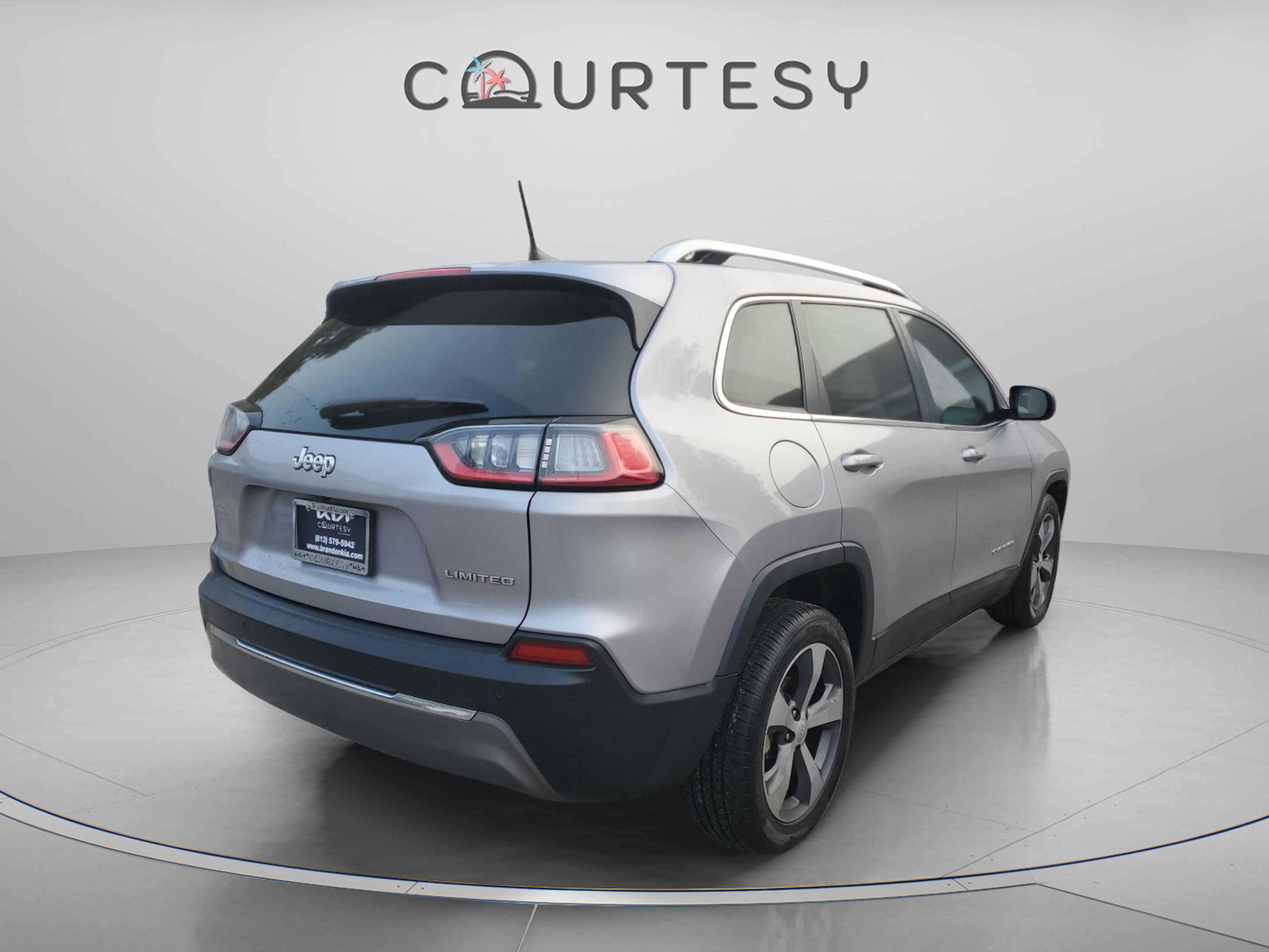 Used 2020 Jeep Cherokee Limited image 3