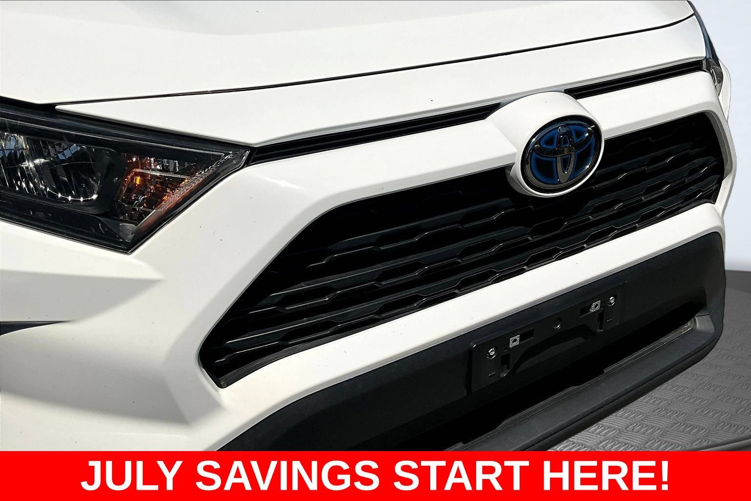 Used 2021 Toyota RAV4 LE AWD/4WD image 43