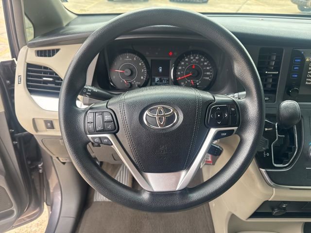 Used 2015 Toyota Sienna LE FWD image 39