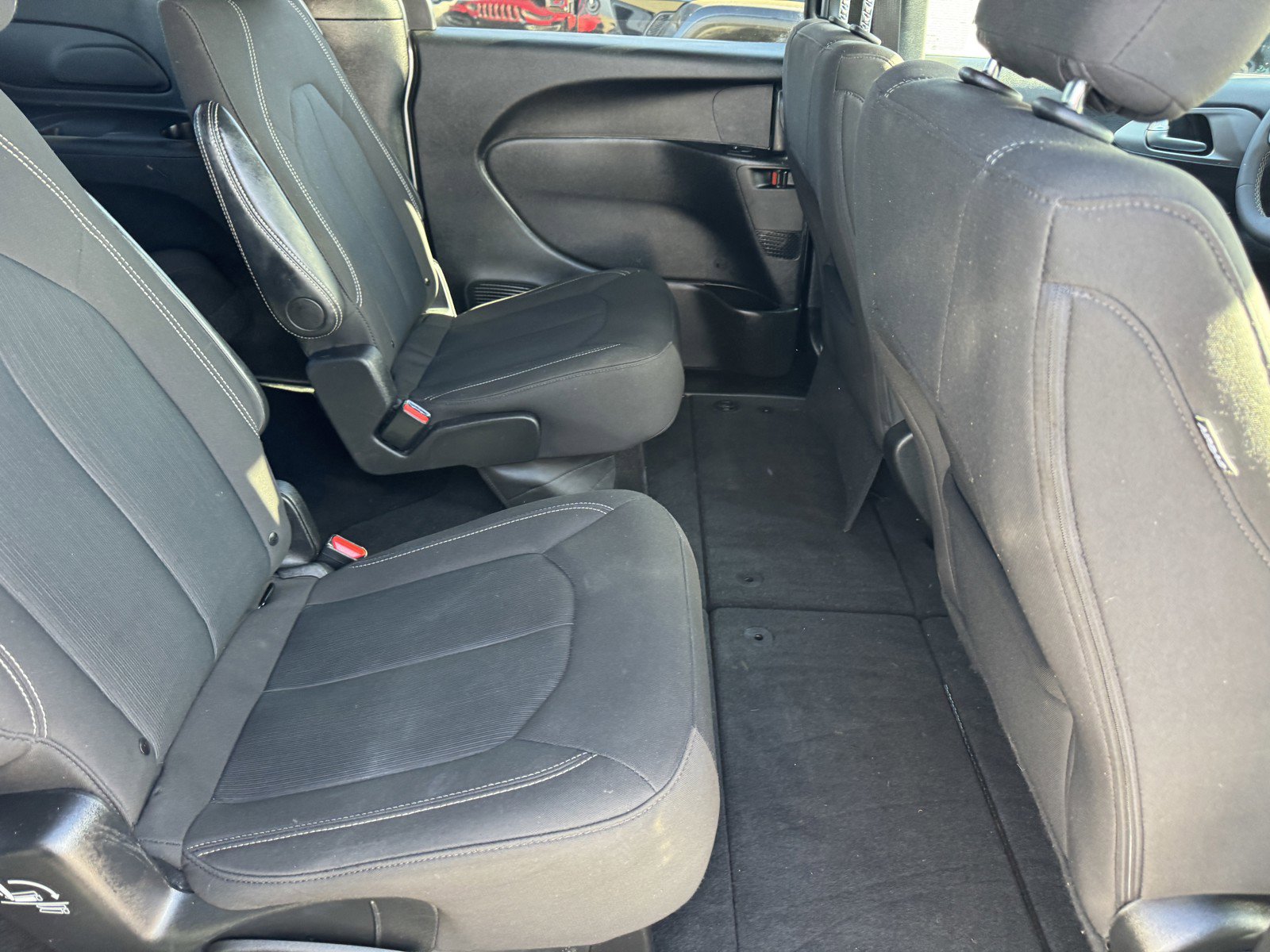 Used 2024 Chrysler Pacifica Touring image 11