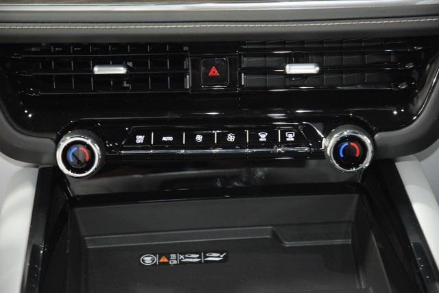 New 2026 Chevrolet Suburban Premier w/ Sun And Tow Package AWD/4WD image 34
