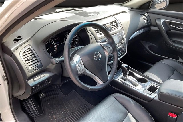 Used 2016 Nissan Altima 2.5 SL w/ Moonroof Package image 12