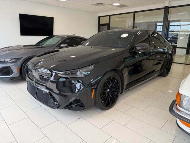 Used 2025 BMW M5 w/ Carbon Package image 3