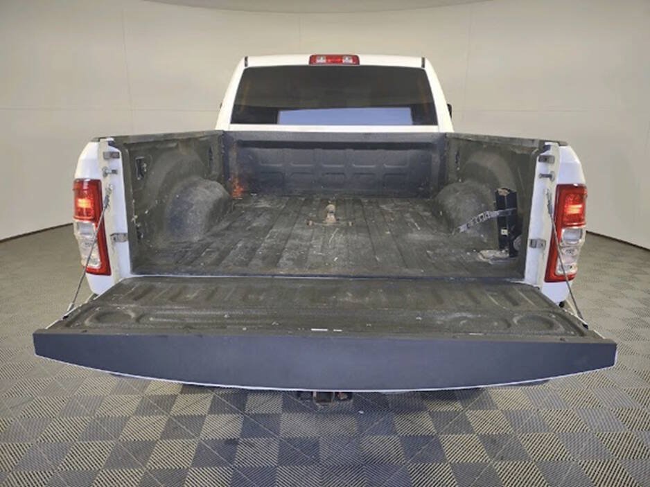 Used 2024 RAM 2500 Tradesman w/ Chrome Appearance Group AWD/4WD image 9