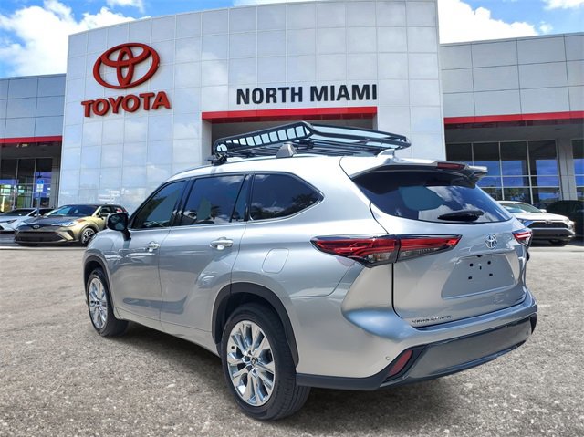 Used 2022 Toyota Highlander Limited image 3