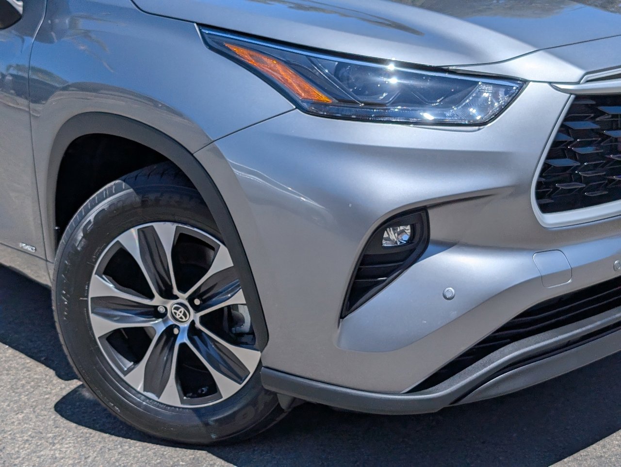 Used 2025 Toyota Highlander XLE image 11