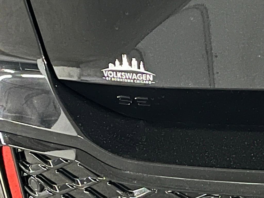 Used 2025 Volkswagen Tiguan SE R-Line image 35