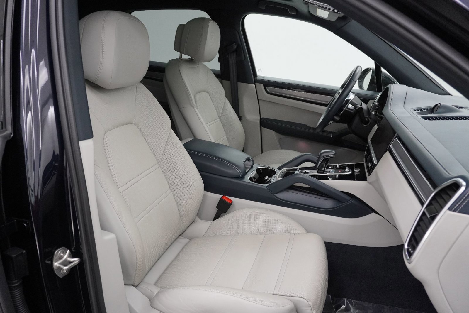 Certified 2023 Porsche Cayenne S image 18
