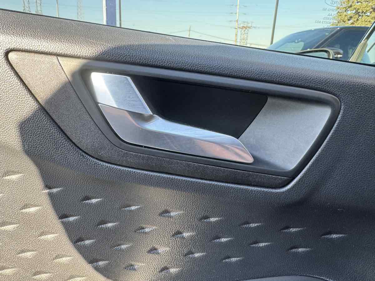 Used 2020 Ford Escape SE image 39