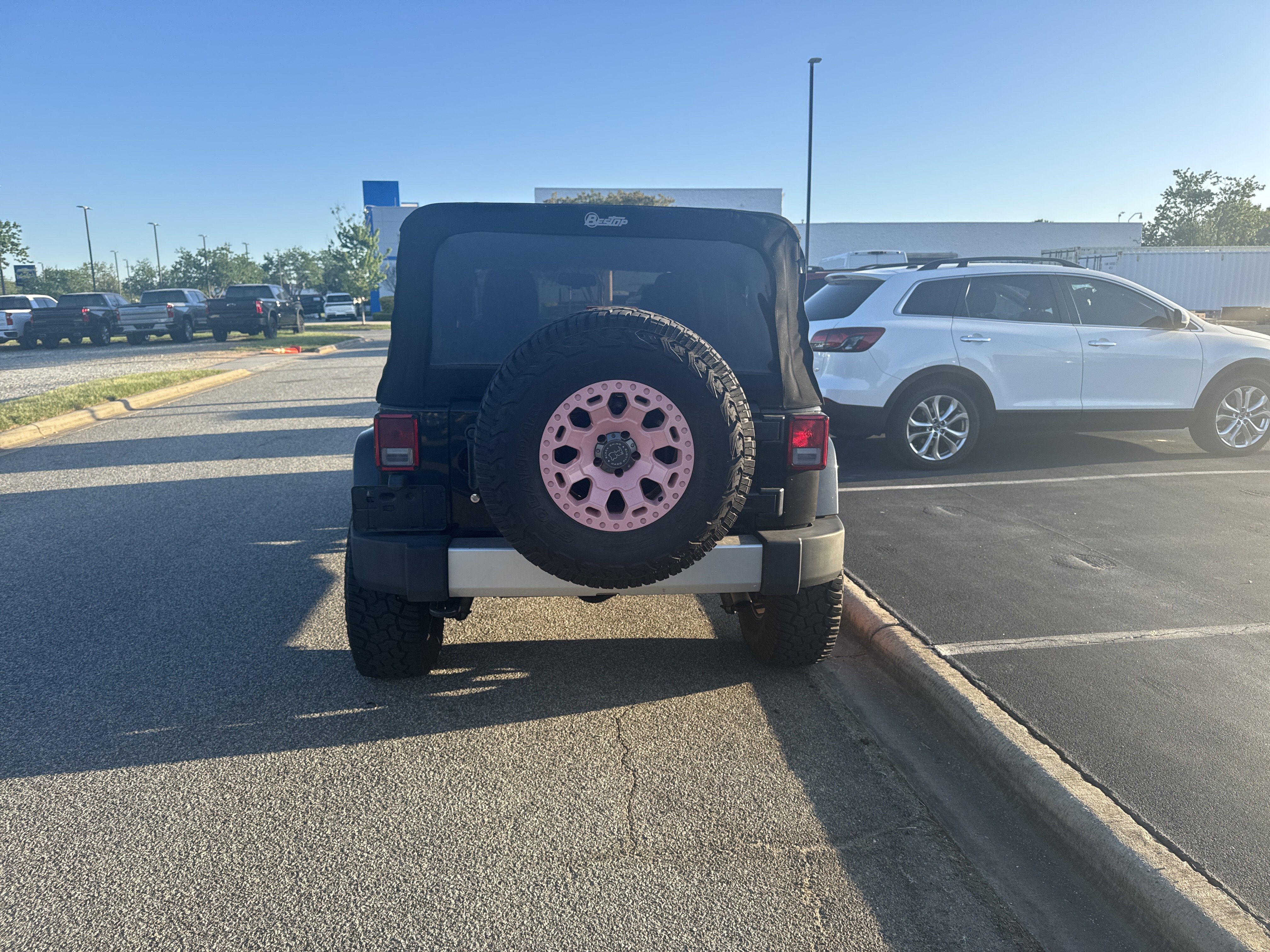 Used 2015 Jeep Wrangler Unlimited Sahara w/ Connectivity Group image 9