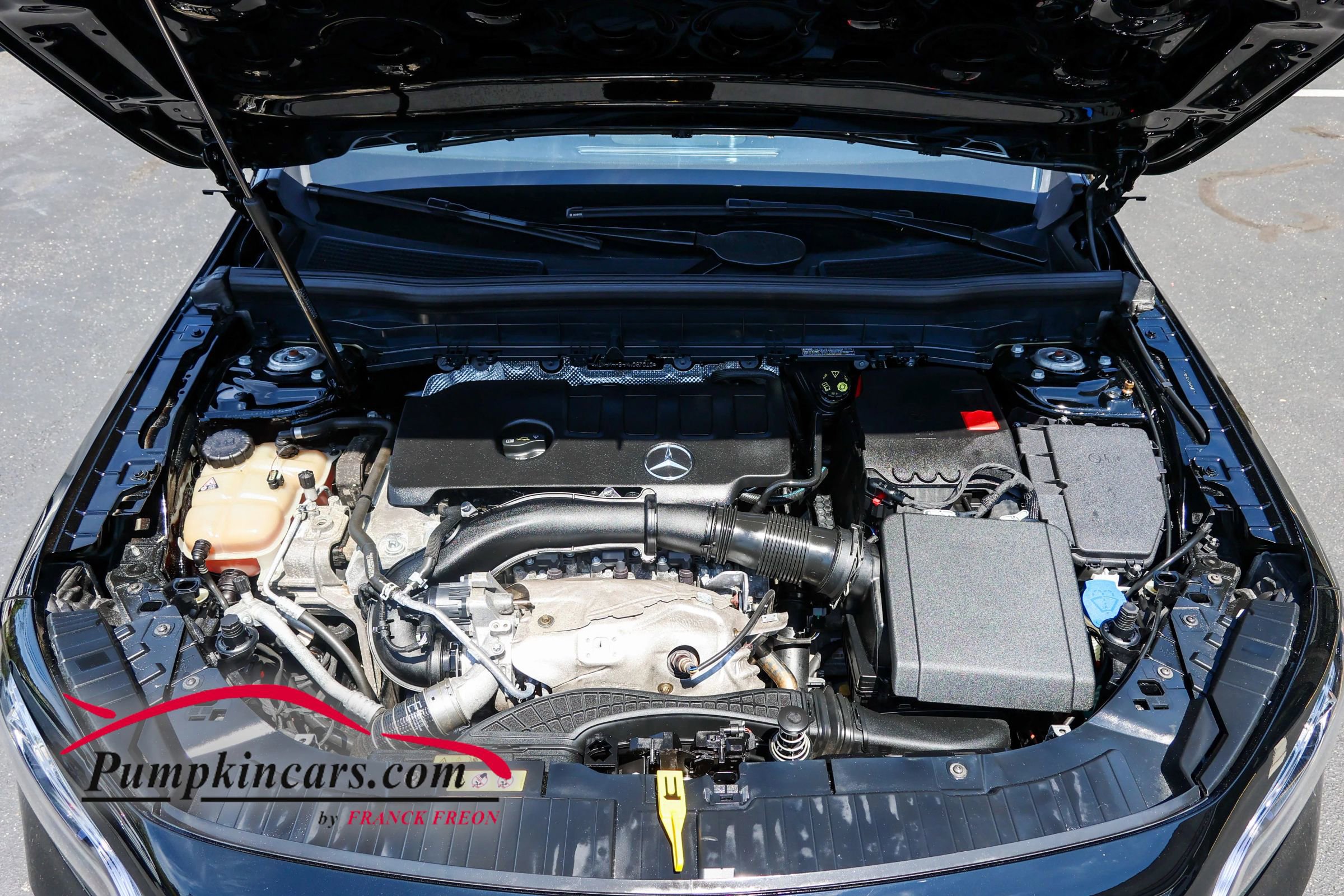 Used 2021 Mercedes-Benz GLB 250 4MATIC w/ Premium Package image 11