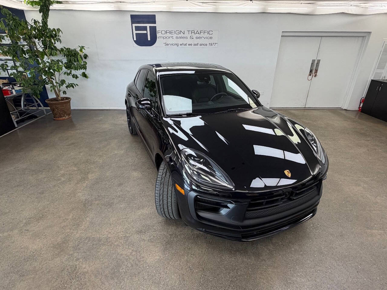 Used 2025 Porsche Macan GTS w/ Premium Package Plus (PU3) AWD/4WD image 4