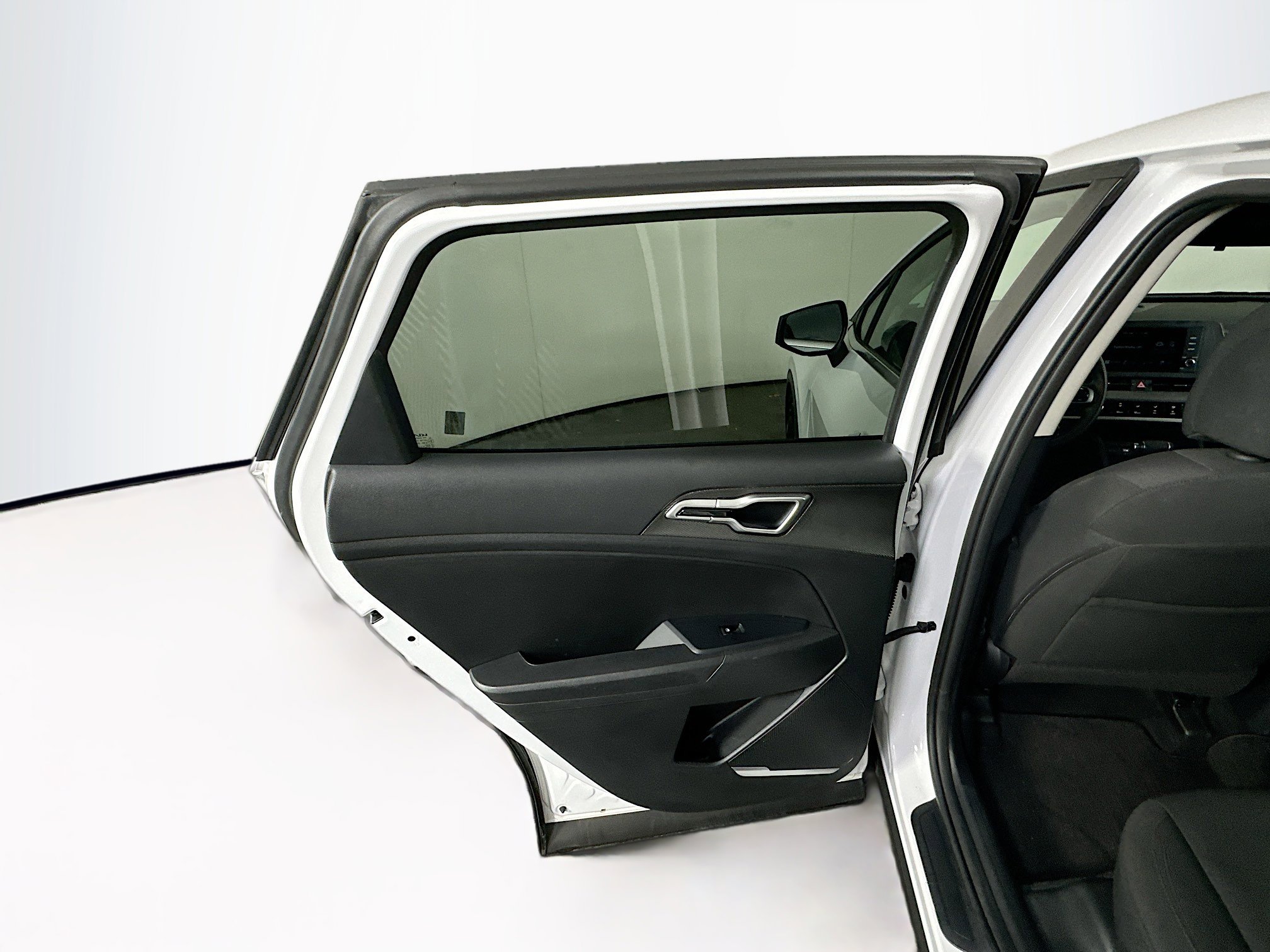 Used 2025 Kia Sportage LX image 26