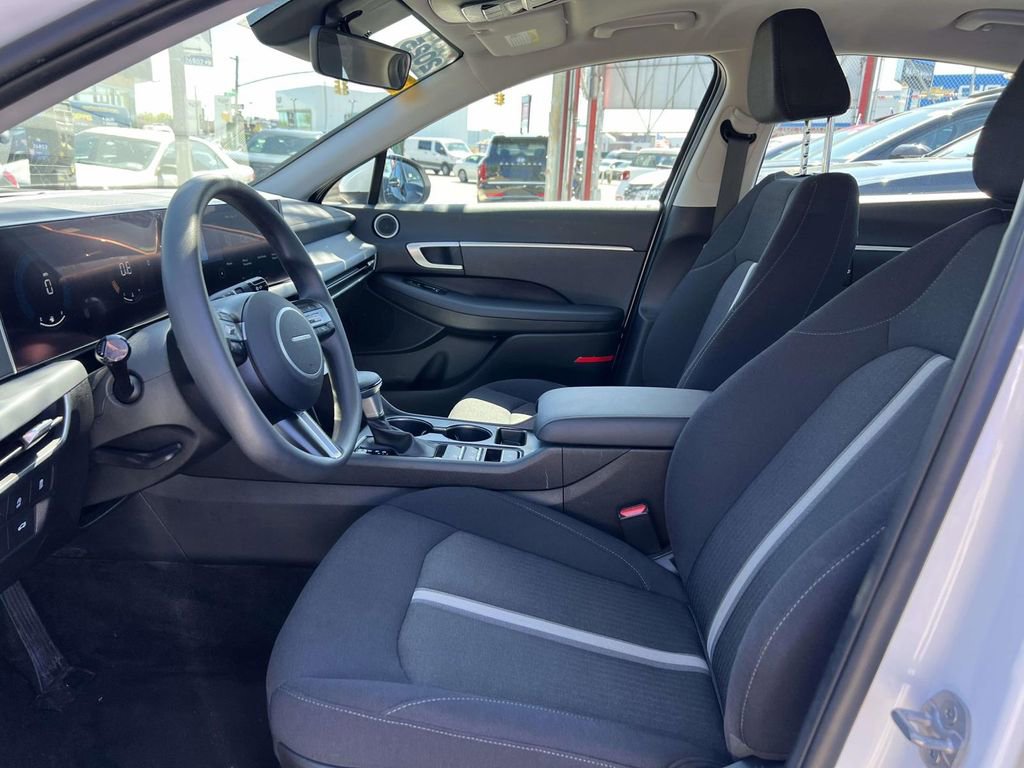Certified 2025 Hyundai Sonata SE FWD image 18