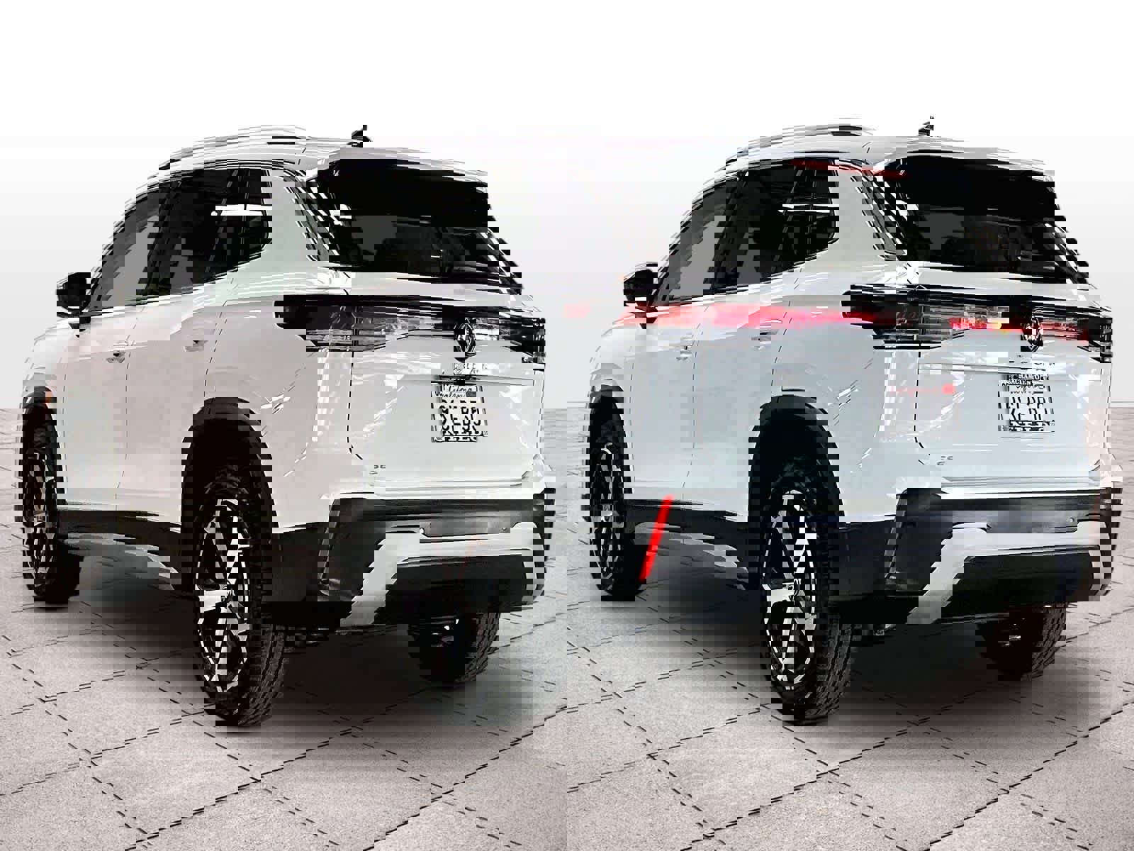 Certified 2025 Volkswagen Tiguan SE FWD image 14