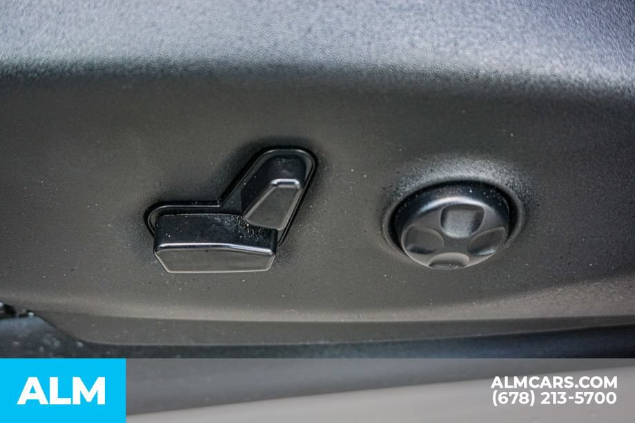 Used 2023 Chrysler Pacifica Touring-L FWD image 56