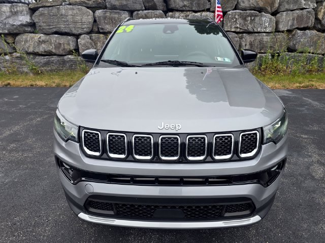 Used 2024 Jeep Compass Limited AWD/4WD image 9