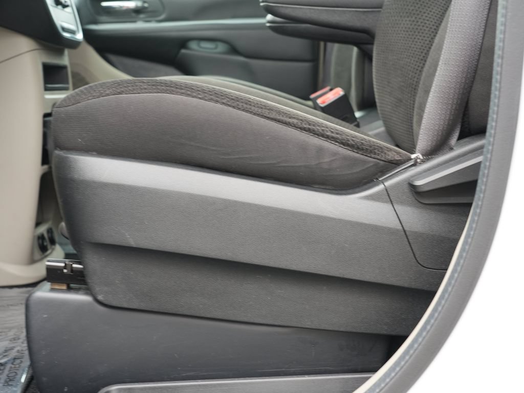 Used 2018 Dodge Grand Caravan SE w/ UConnect Hands-Free Group FWD image 15