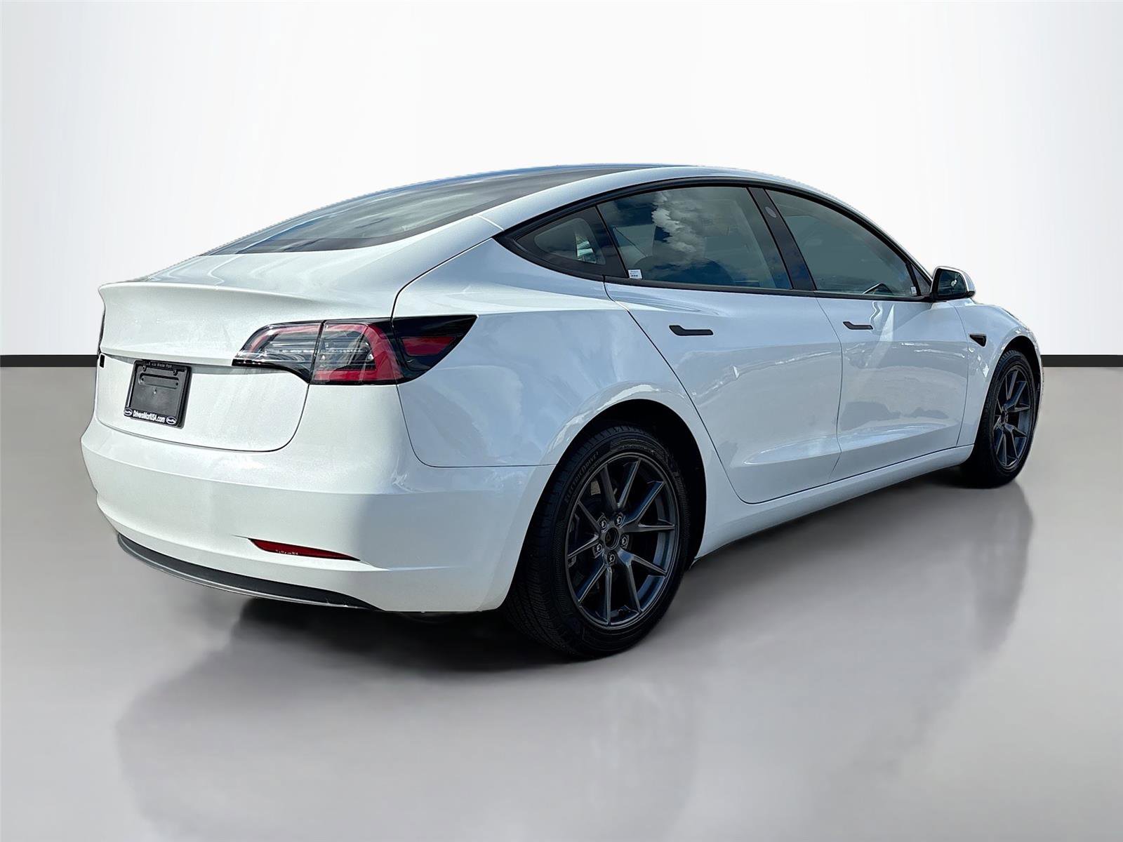 Used 2023 Tesla Model 3 Standard Range image 7