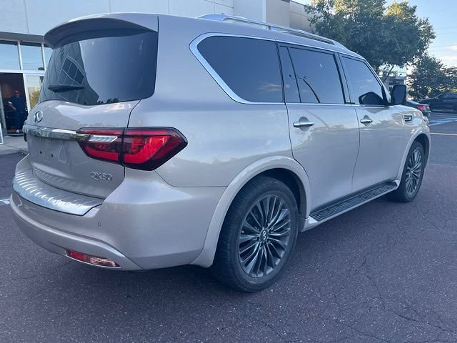 Certified 2024 INFINITI QX80 Premium Select w/ Cargo Package AWD/4WD image 3