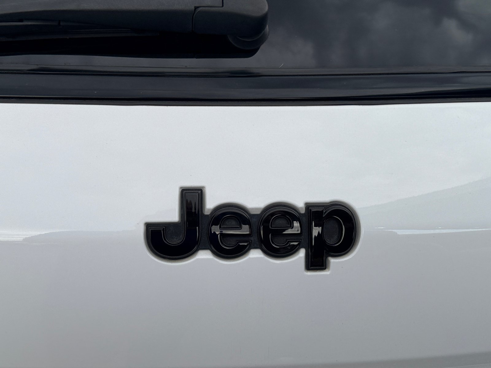 Used 2023 Jeep Grand Cherokee L Limited w/ Black Appearance Package AWD/4WD image 10