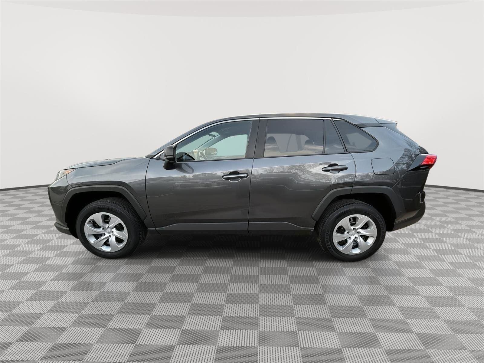 Used 2022 Toyota RAV4 LE image 2