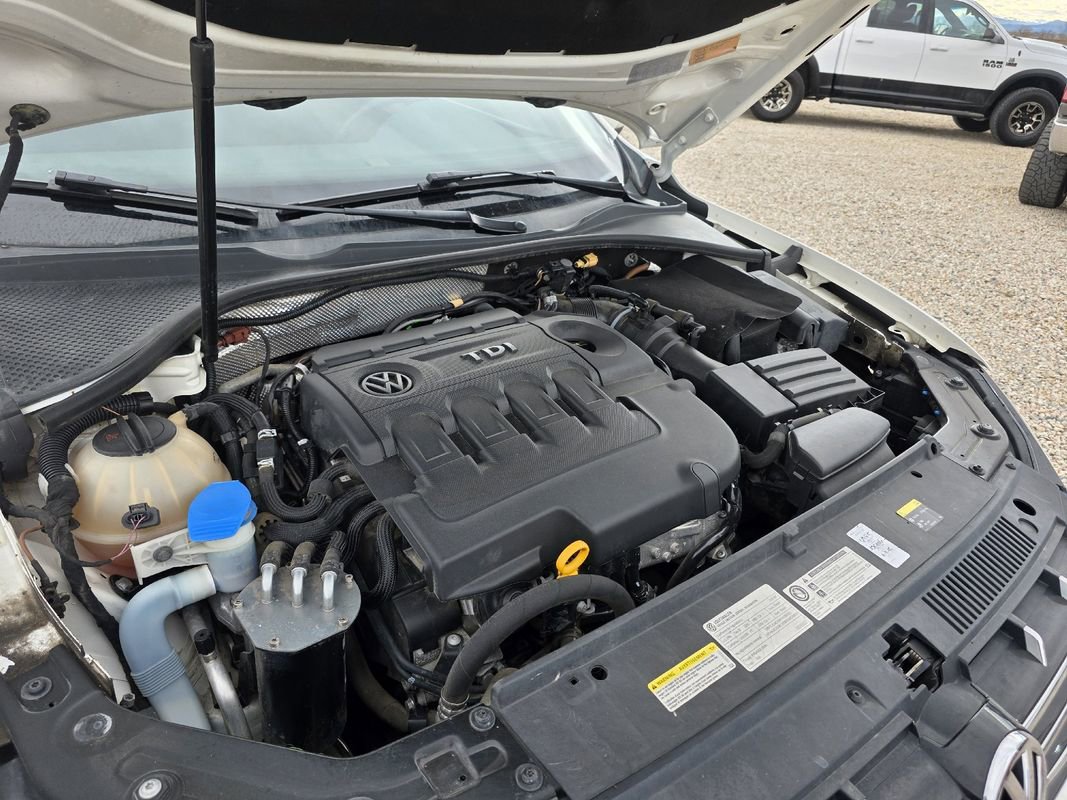 Used 2015 Volkswagen Passat TDI SE image 35