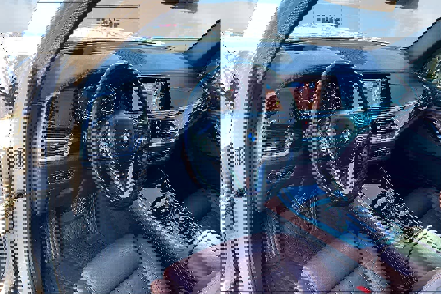 Used 2021 BMW X5 xDrive45e w/ Executive Package image 2