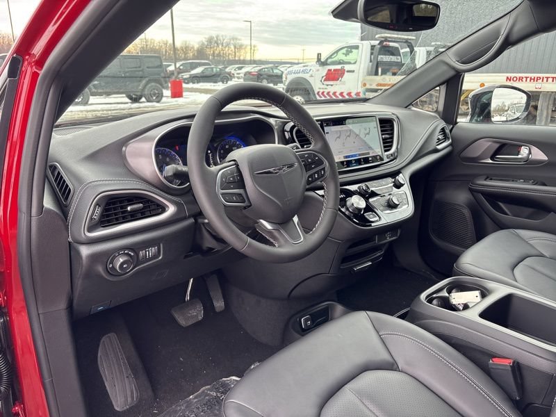 New 2026 Chrysler Pacifica Select AWD/4WD image 21