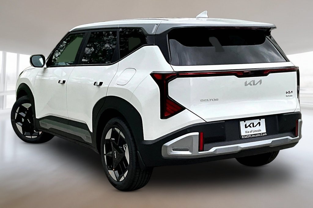 New 2027 Kia Seltos S FWD image 3