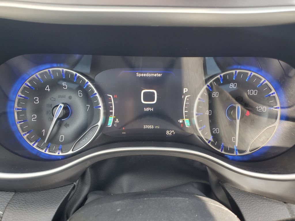 Used 2023 Chrysler Pacifica Touring-L AWD/4WD image 13