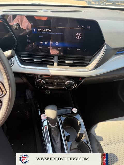 Used 2025 Chevrolet Trax LT FWD image 12