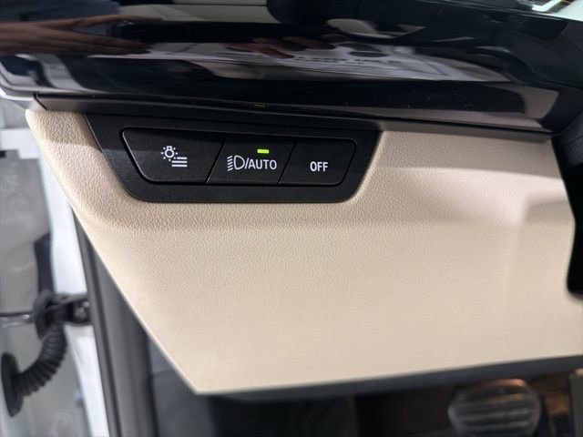Used 2025 BMW X1 xDrive28i w/ Premium Package image 12