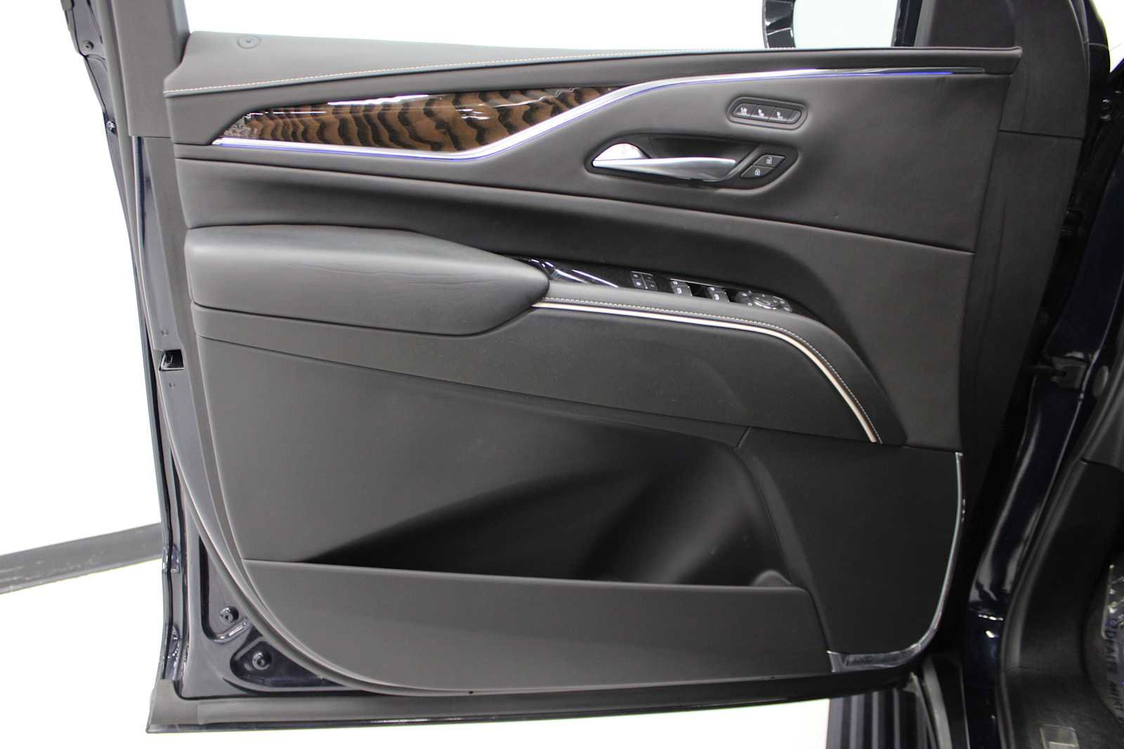 Certified 2024 Cadillac Escalade ESV Sport Platinum w/ LPO, ONYX Package image 17