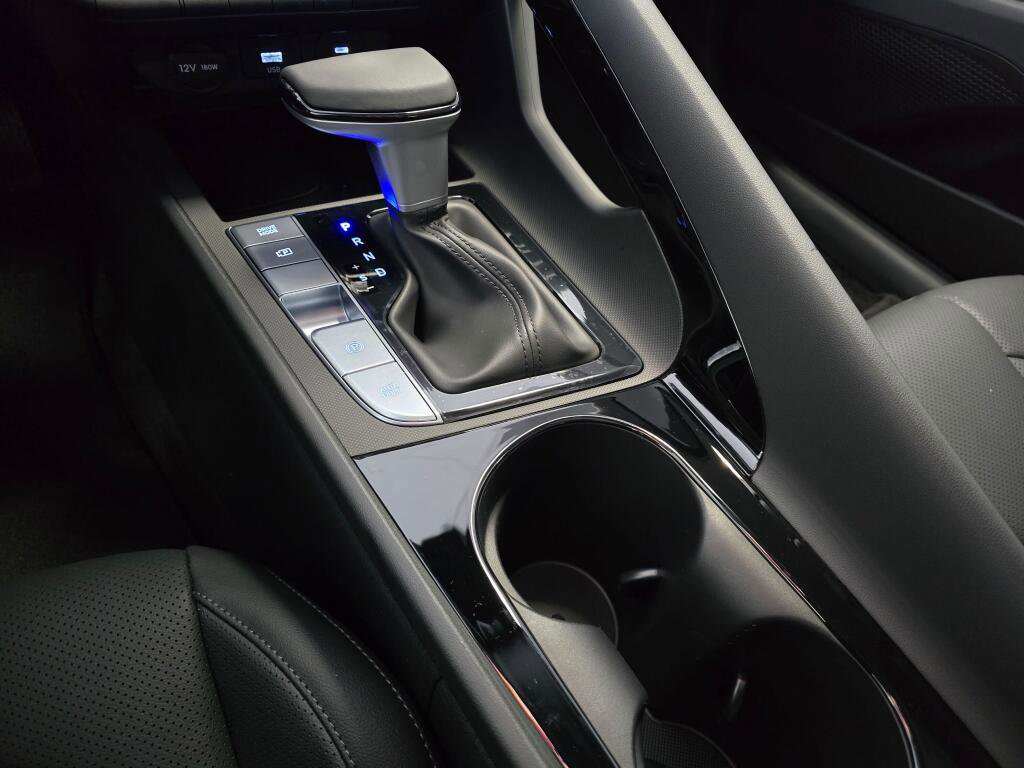 New 2026 Hyundai Elantra Limited image 31