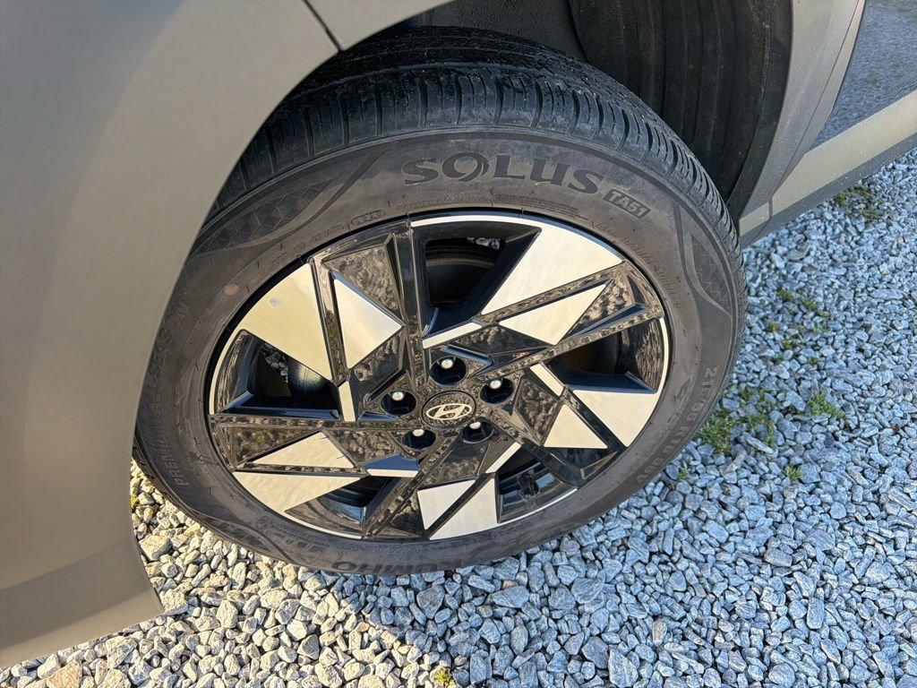 Used 2025 Hyundai Kona SEL image 2