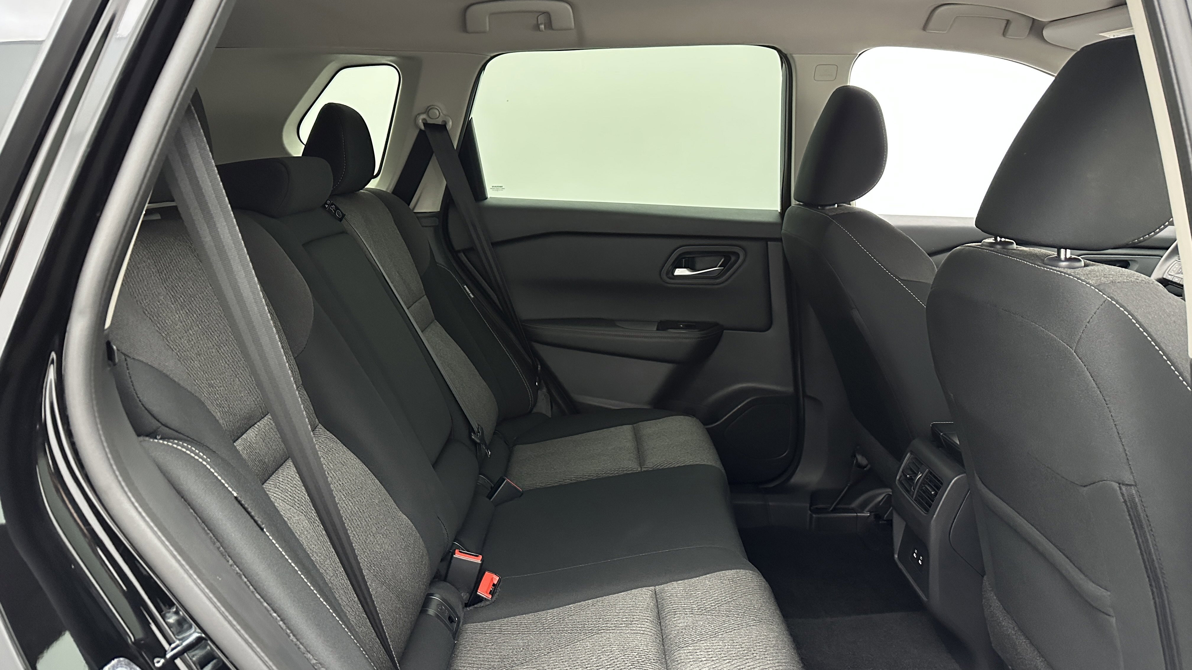 Used 2025 Nissan Rogue SV image 33