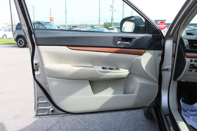 Used 2014 Subaru Outback 2.5i Limited AWD/4WD image 10