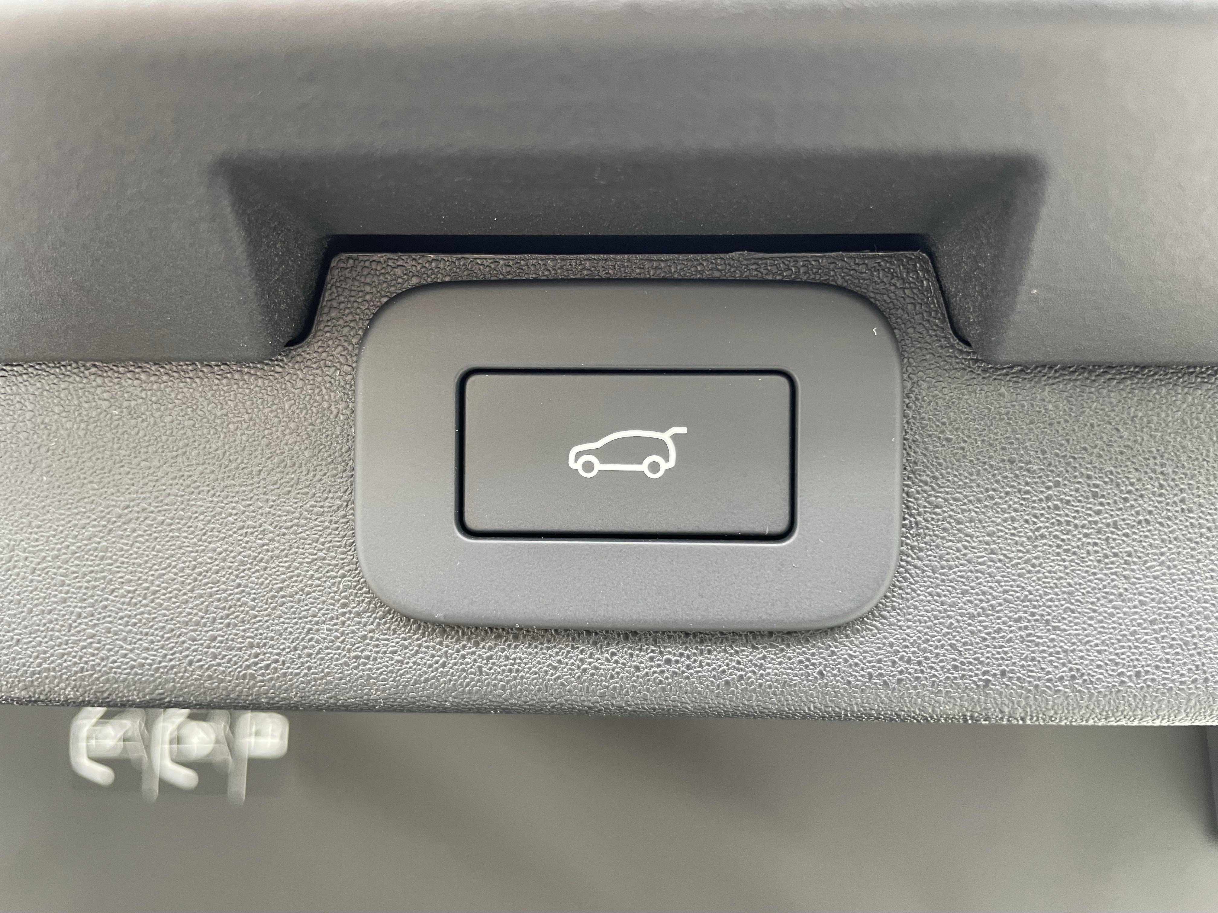 Used 2024 Land Rover Discovery Dynamic SE image 41