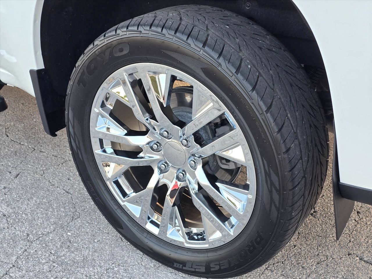 Used 2022 Chevrolet Silverado 1500 LTZ w/ LTZ Premium Package AWD/4WD image 15