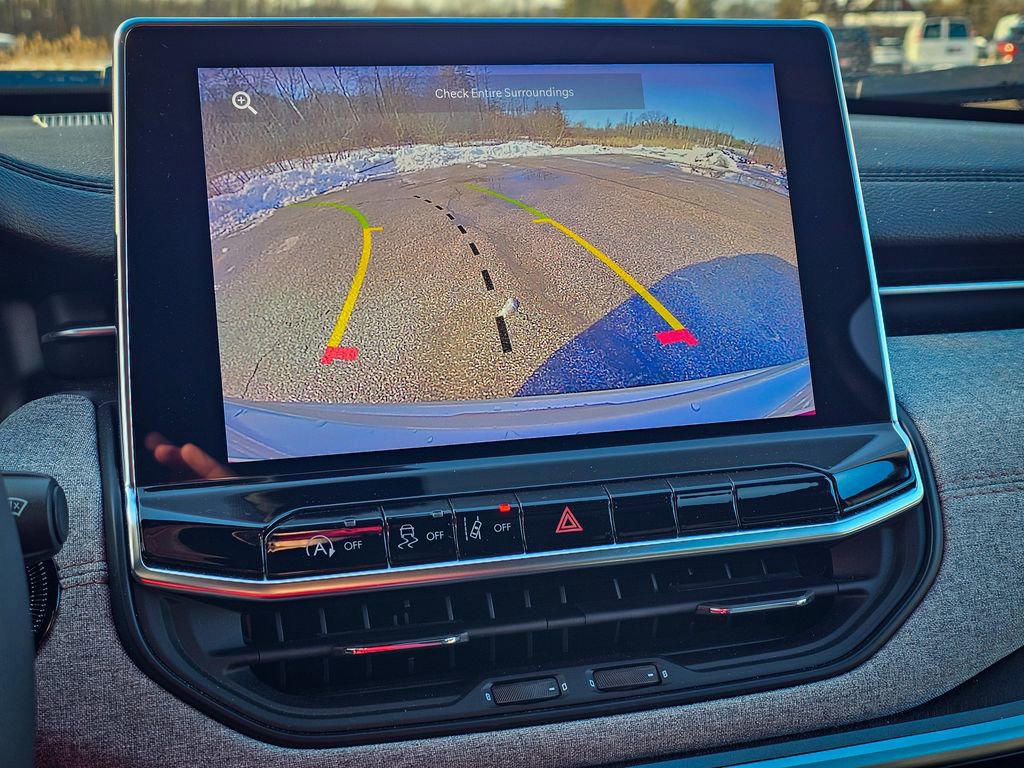 Used 2024 Jeep Compass Latitude image 23