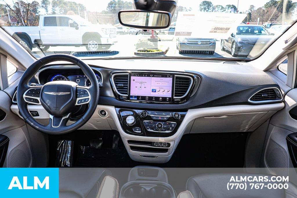Used 2024 Chrysler Pacifica Touring-L FWD image 32
