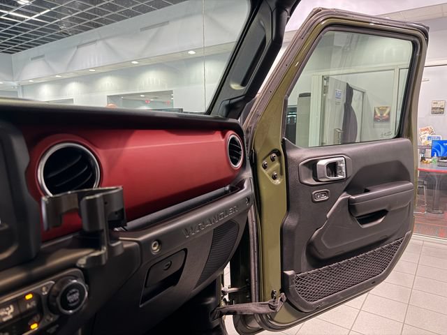 Used 2021 Jeep Wrangler Unlimited Rubicon w/ Cold Weather Group AWD/4WD image 24