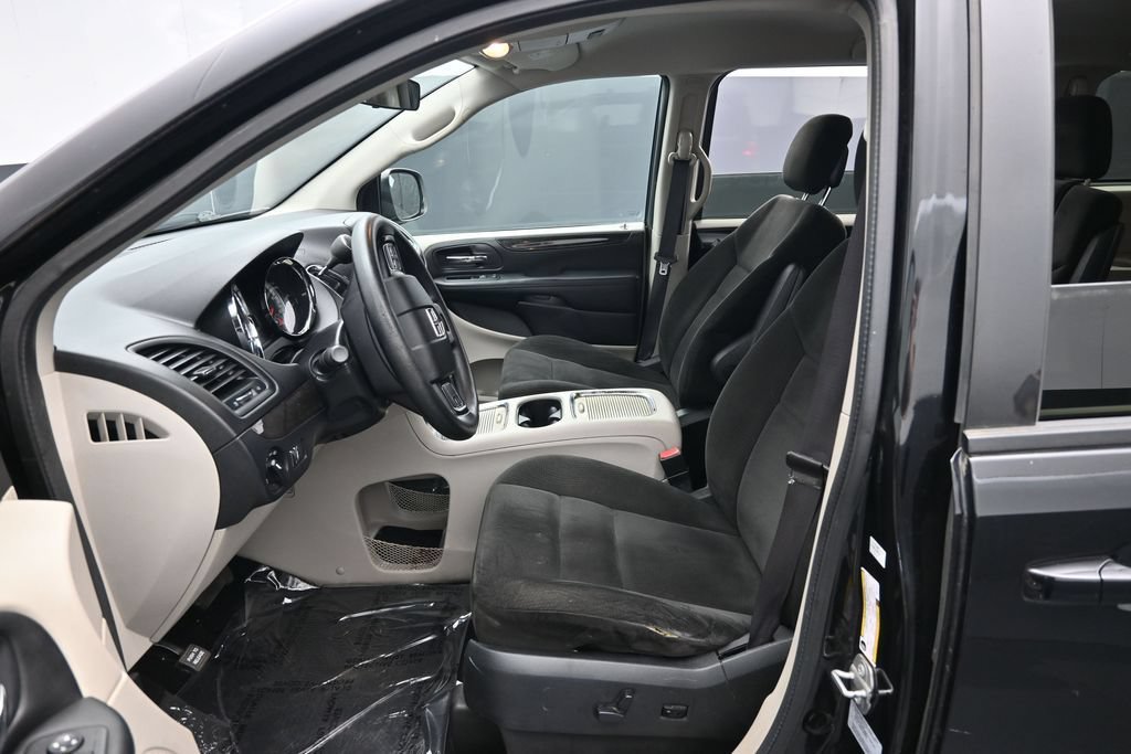 Used 2016 Dodge Grand Caravan SXT FWD image 21