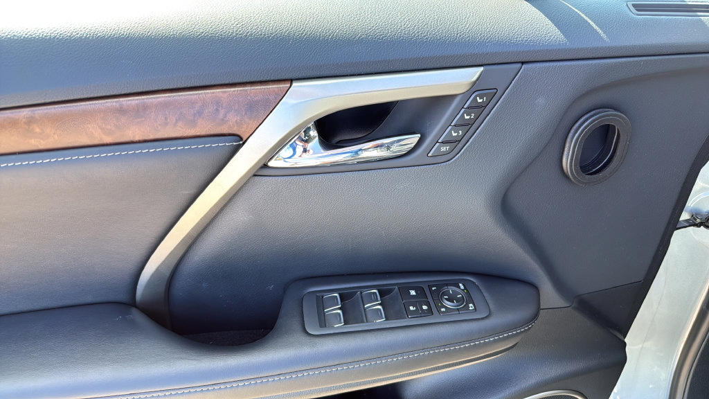 Certified 2022 Lexus RX 450hL AWD w/ Premium Package image 11