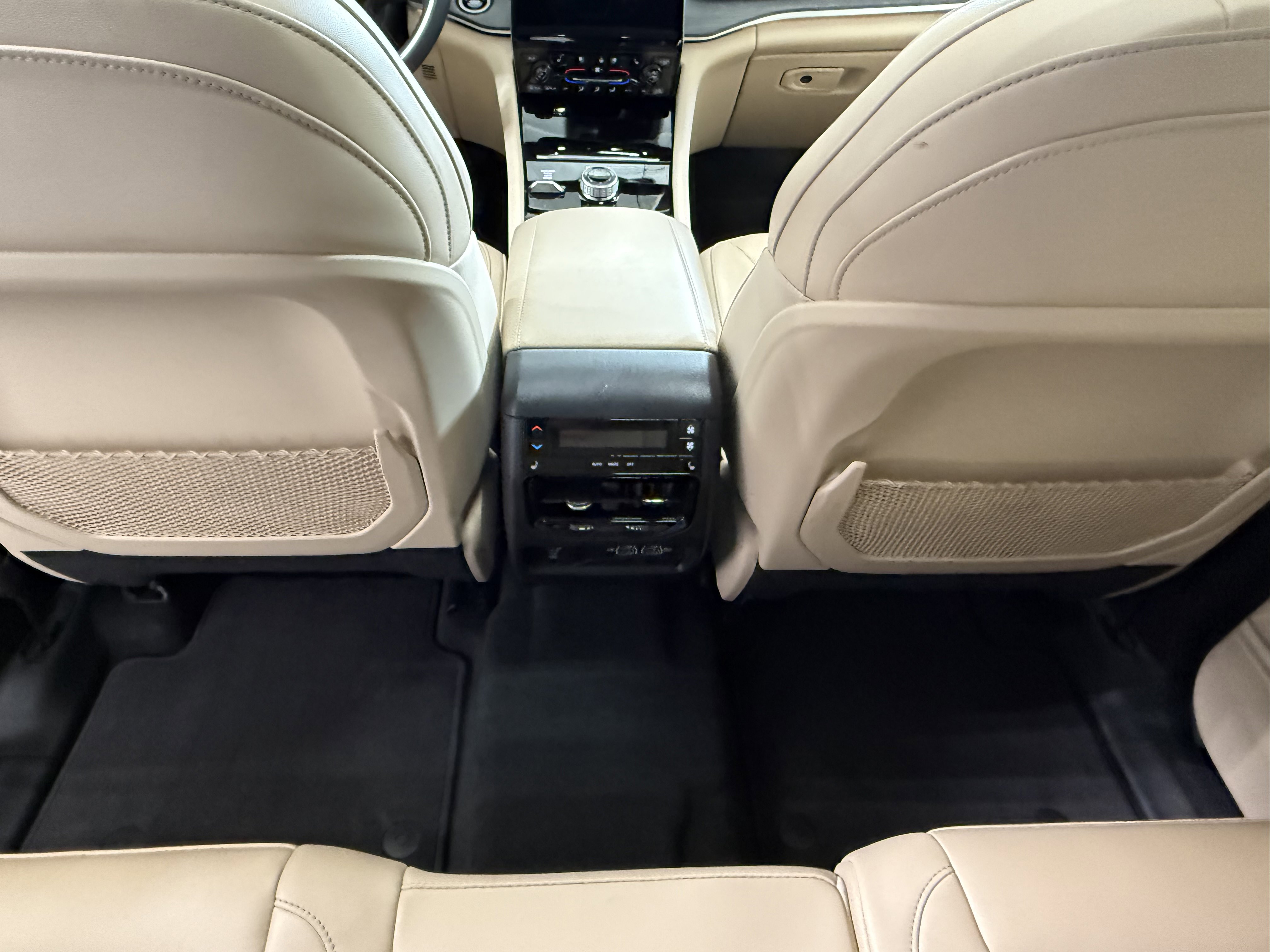 Used 2024 Jeep Grand Cherokee L Limited w/ Luxury Tech Group II AWD/4WD image 19