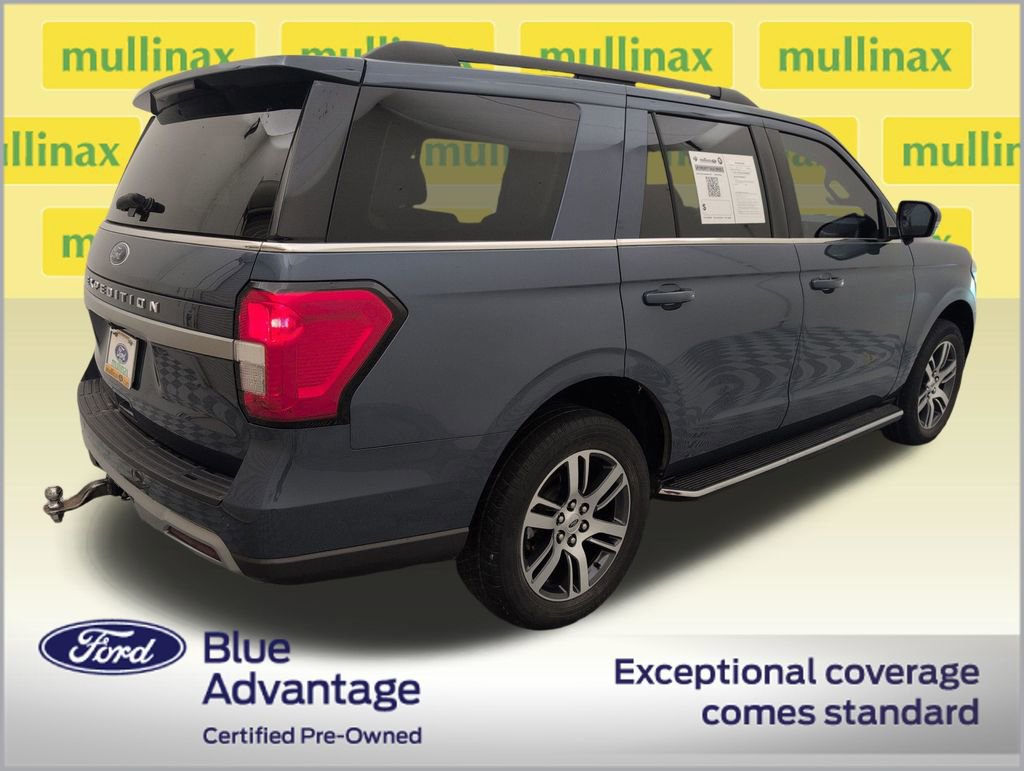 Used 2023 Ford Expedition XLT image 3