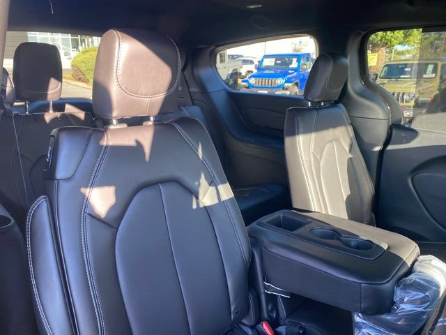 New 2026 Chrysler Pacifica Select w/ S Appearance Package FWD image 32