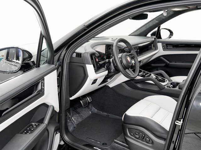 New 2026 Porsche Cayenne GTS image 7