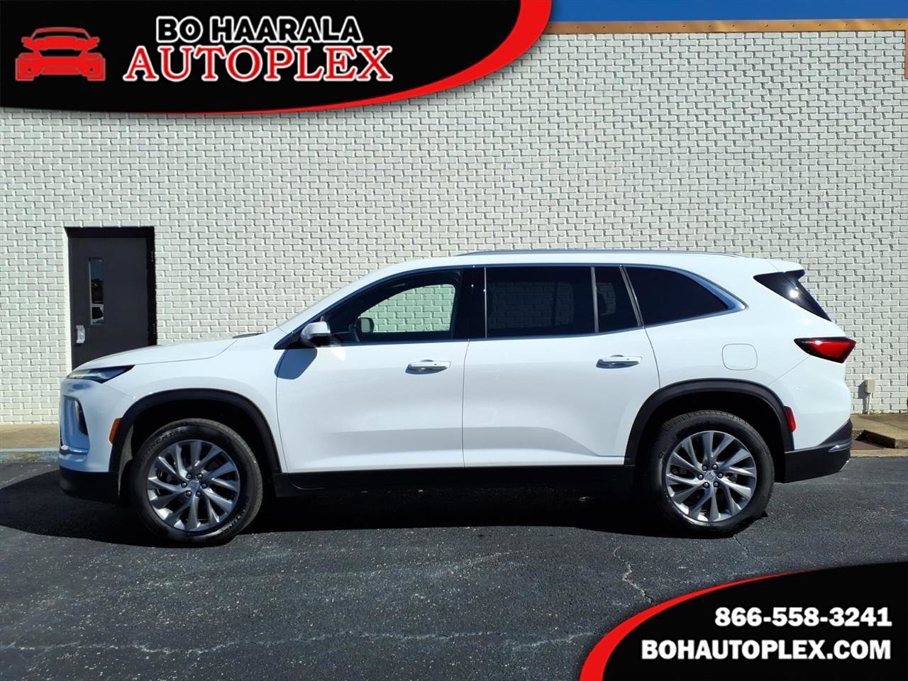 Used 2025 Buick Enclave Preferred image 1